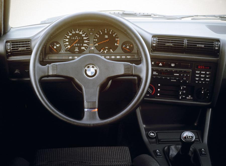Панель приборов BMW M3 Coupe (E30) 1986 года  (WW) (фото 24 из 48)